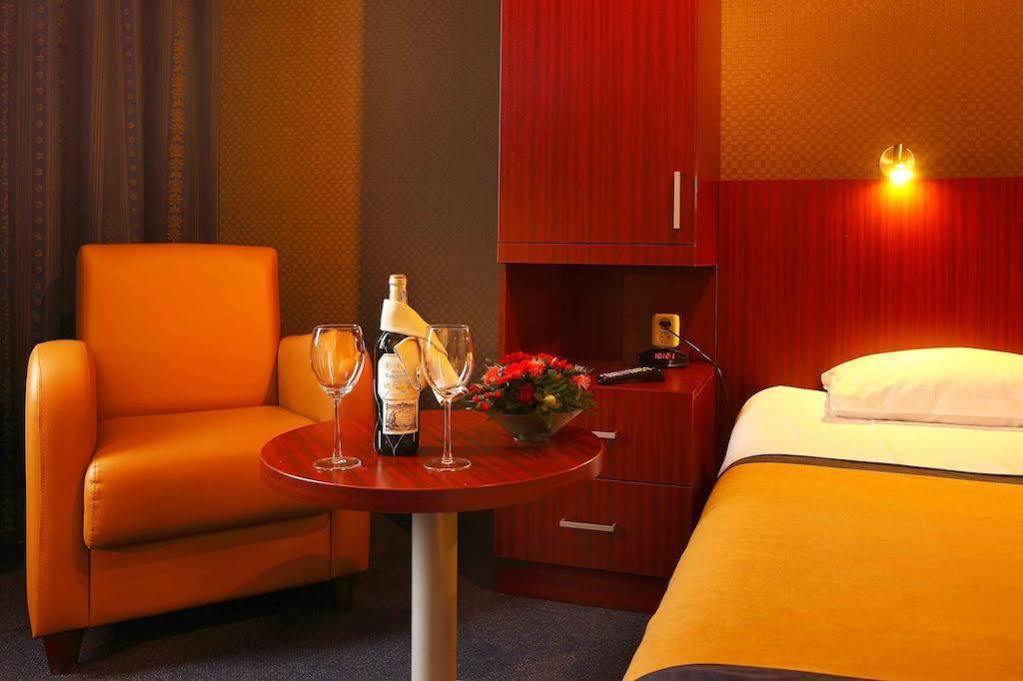 Hotel Parkzicht Veendam Kültér fotó